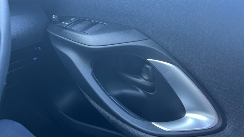 Toyota Yaris 1.5 Hybrid Design 5dr CVT Hybrid Hatchback